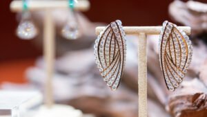 Fast-Paced Fashion: Jewelry Choices for Hong Kong’s City Lifestyle